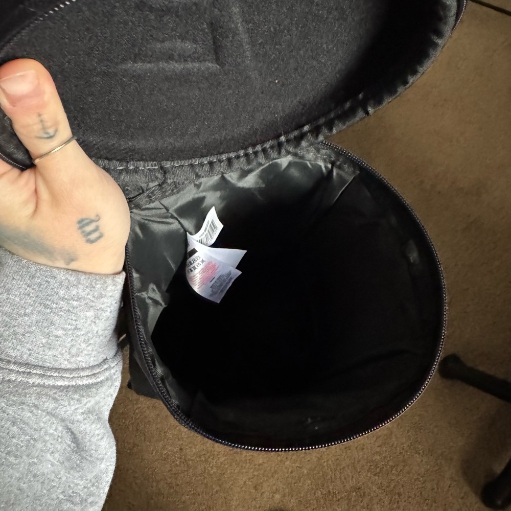 Gymshark Black Crossbody Bag - Picture 7 of 7